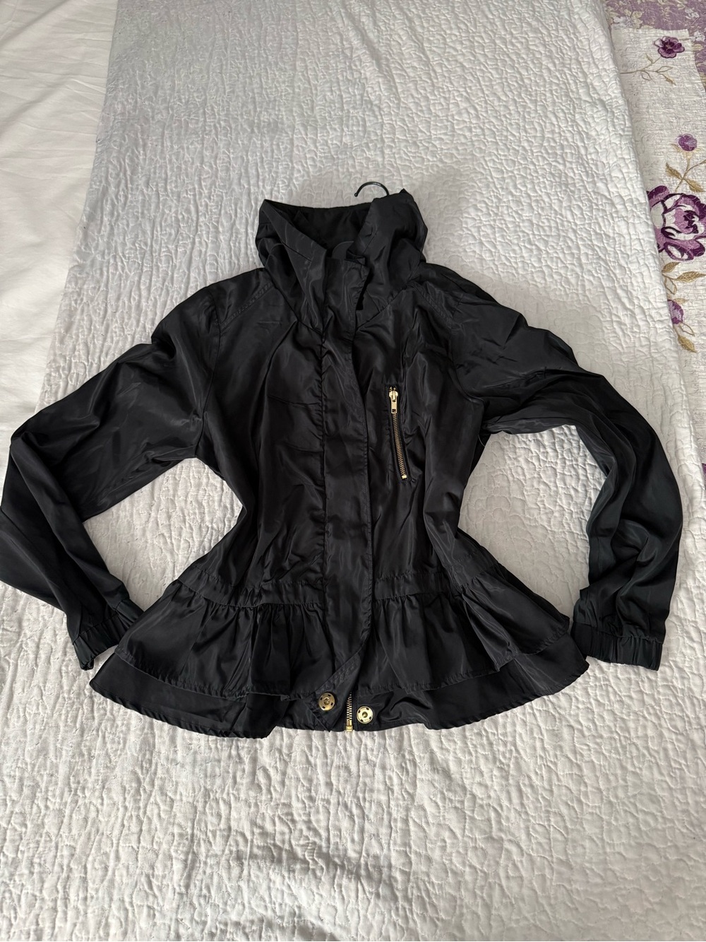 Charlotte Russe Women's Black Jacket
Full Zip Ruffle Hem Pocket M